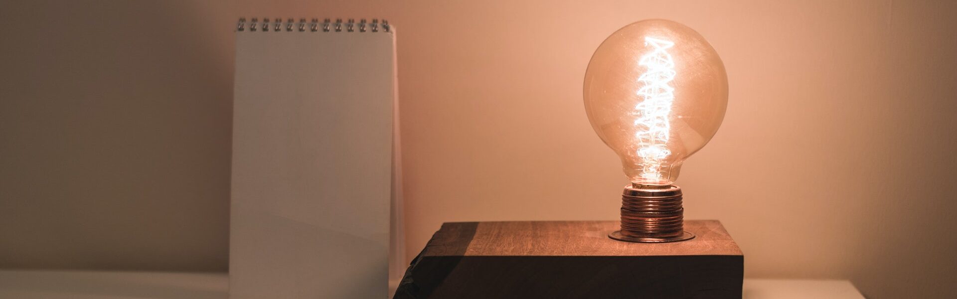 lampada led - Como Economizar Energia Elétrica? Dicas práticas e úteis para economizar energia